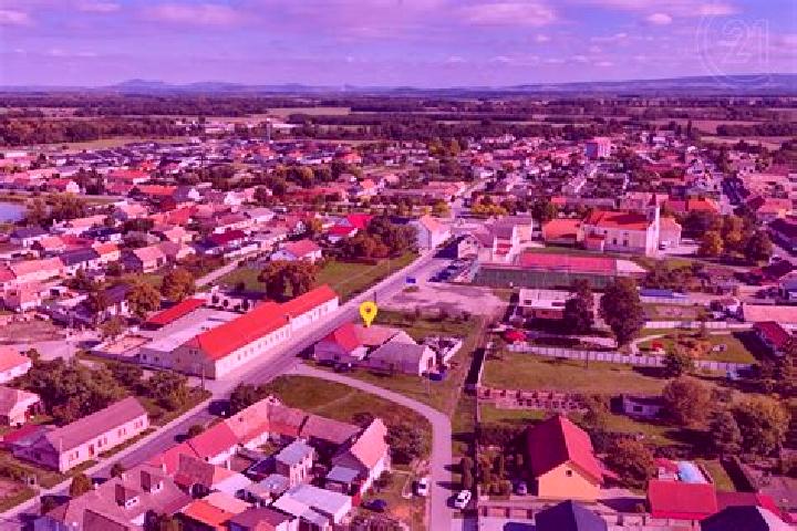 Escorts Hevlin, Czech Republic — Local Companions
