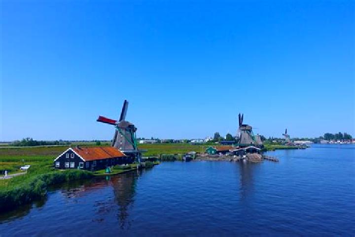 Escorts Hillegom, Netherlands — Local Companions