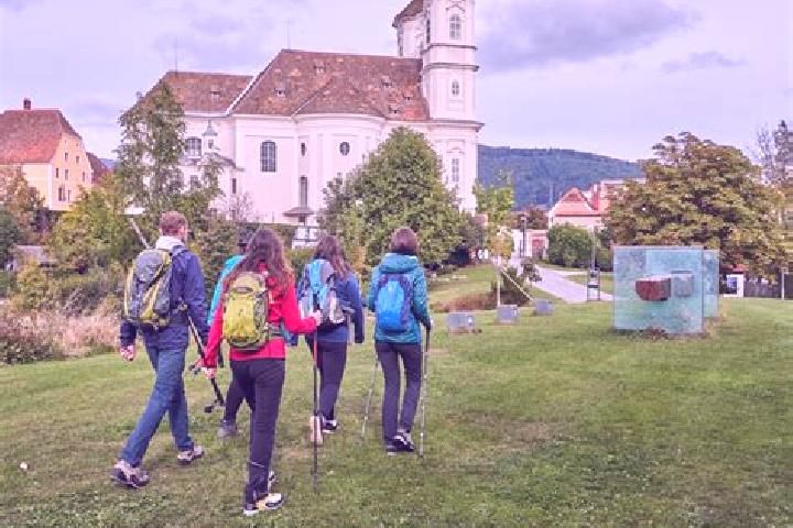 Escorts Hofstaetten an der Raab, Austria — Local Companions