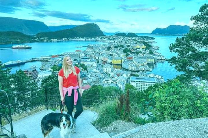 Escorts Hol, Norway — Local Companions