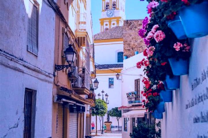 Escorts Holguera, Spain — Local Companions