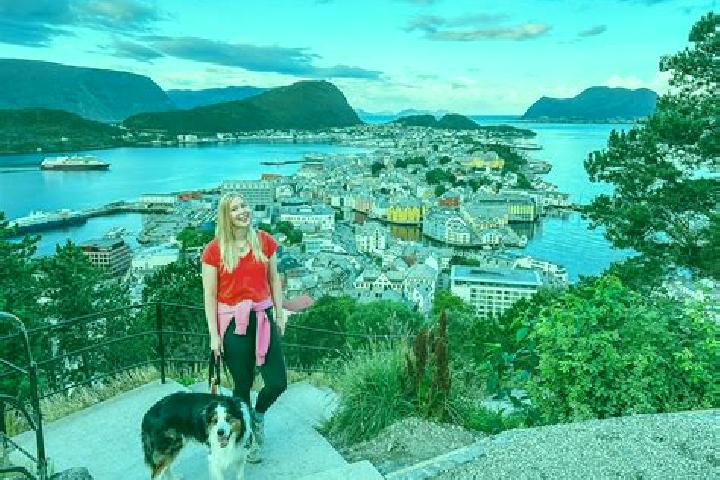 Escorts Holme, Norway — Local Companions
