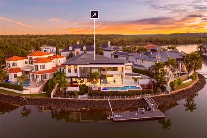 Escorts Hope Island, Australia — Local Companions