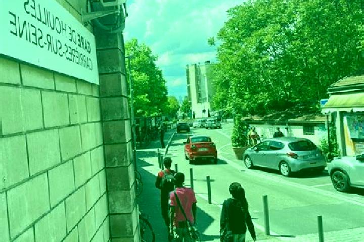 Escorts Houilles, France — Local Companions