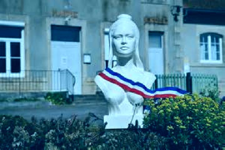 Escorts Houssen, France — Local Companions