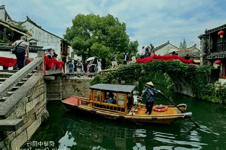 Escorts Huangli, China — Local Companions
