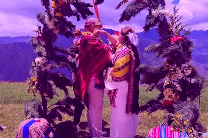 Escorts Huayllati, Peru — Local Companions