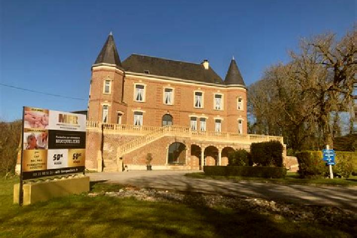 Escorts Hucqueliers, France — Local Companions