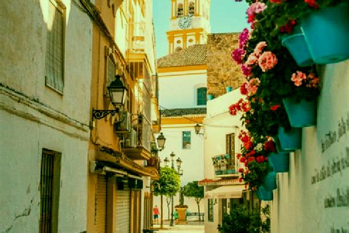 Escorts Huete, Spain — Local Companions