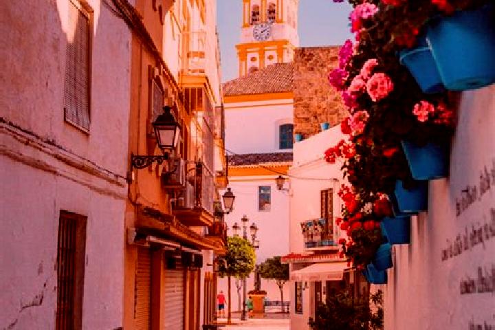 Escorts Ibahernando, Spain — Local Companions