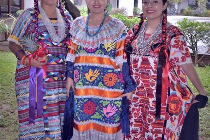 Escorts Isla Soyaltepec, Mexico — Local Companions