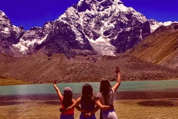 Escorts Islandia, Peru — Local Companions