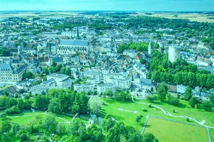 Escorts Issoudun, France — Local Companions
