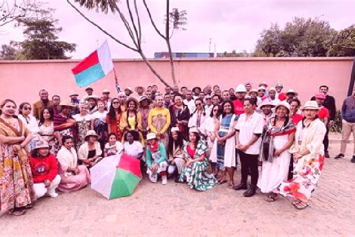 Escorts Itampolo, Madagascar — Local Companions