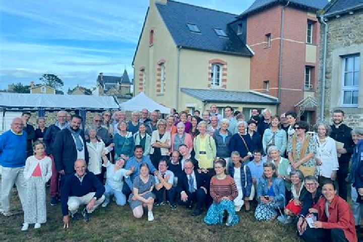 Escorts Jambville, France — Local Companions