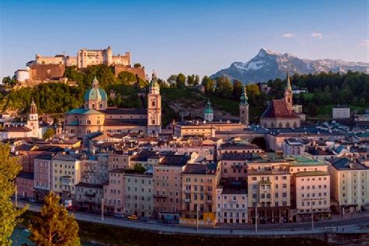 Escorts Jaritzberg, Austria — Local Companions