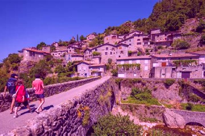 Escorts Jaujac, France — Local Companions