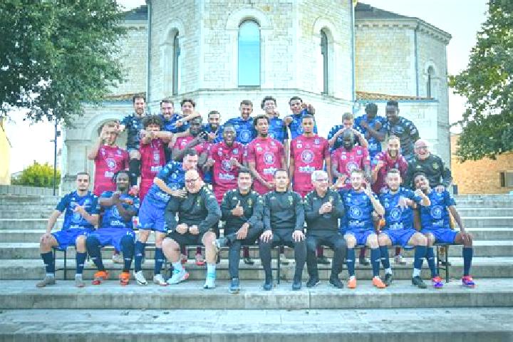 Escorts Jaunay-Clan, France — Local Companions