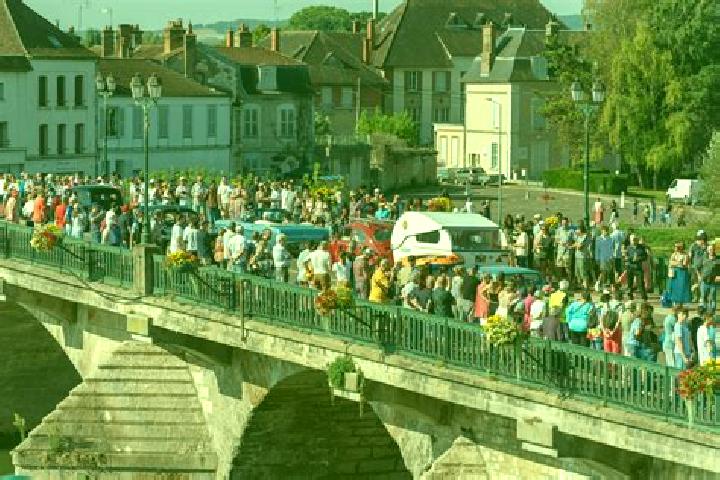 Escorts Joigny, France — Local Companions