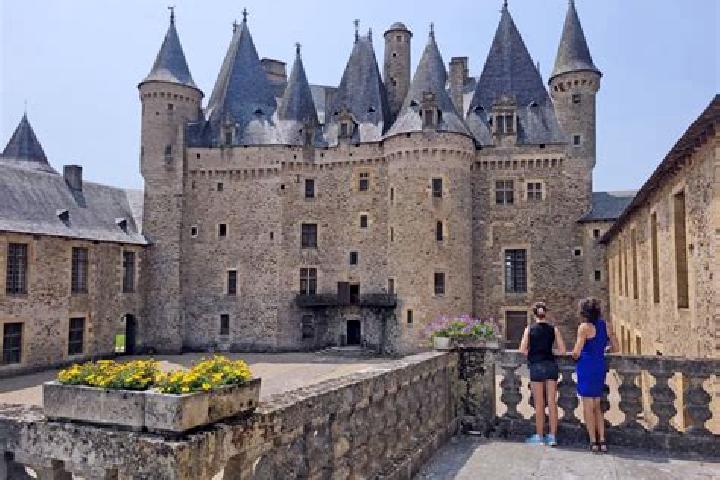 Escorts Jumilhac-le-Grand, France — Local Companions