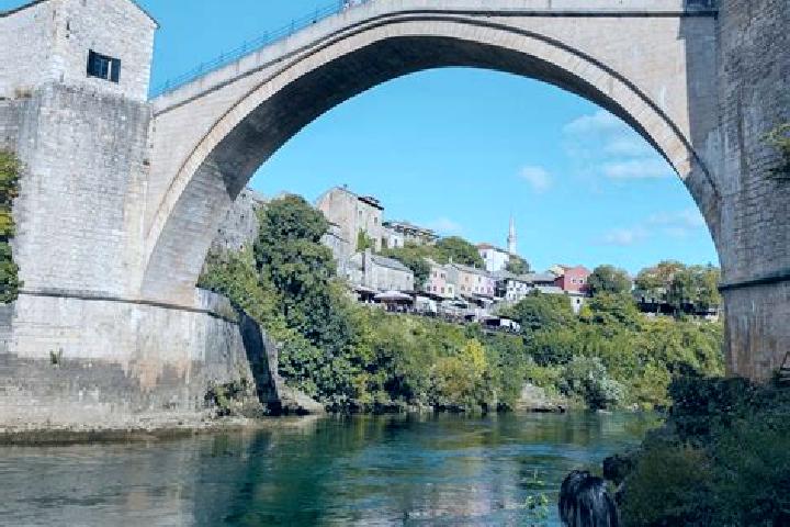 Escorts Kacuni, Bosnia and Herzegovina — Local Companions