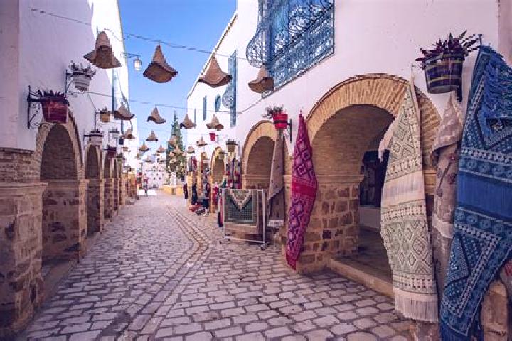 Escorts Kalaat es Senam, Tunisia — Local Companions