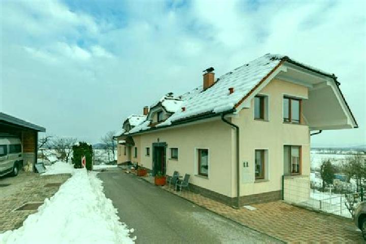 Escorts Kamnik pod Krimom, Slovenia — Local Companions