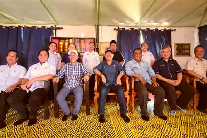 Escorts Kampung Kunak, Malaysia — Local Companions