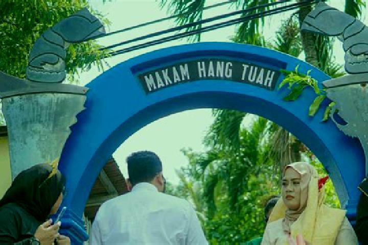 Escorts Kampung Tanjung Keling, Malaysia — Local Companions