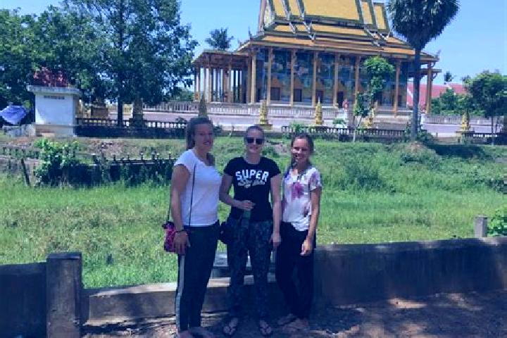 Escorts Kaoh Samraong, Cambodia — Local Companions