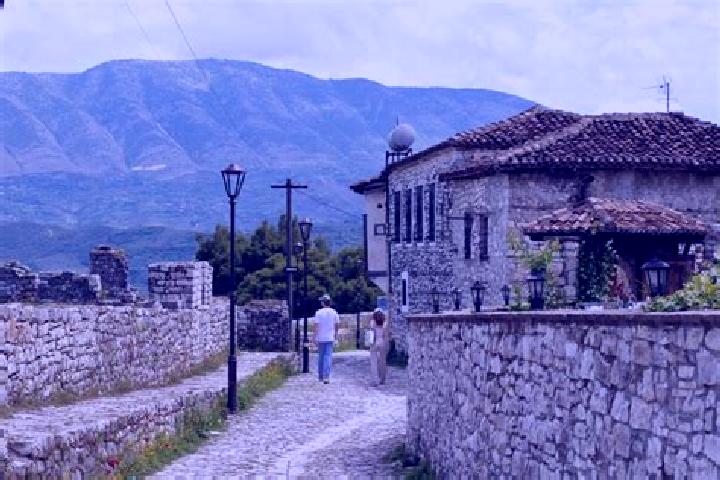 Escorts Karbunara e Vogel, Albania — Local Companions