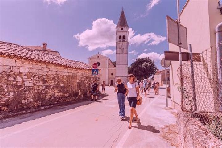 Escorts Kastelir, Croatia — Local Companions