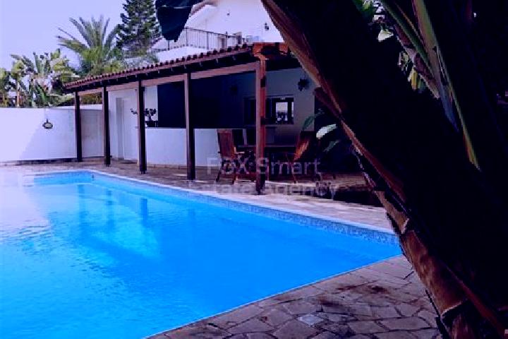 Escorts Kato Lakatameia, Cyprus — Local Companions