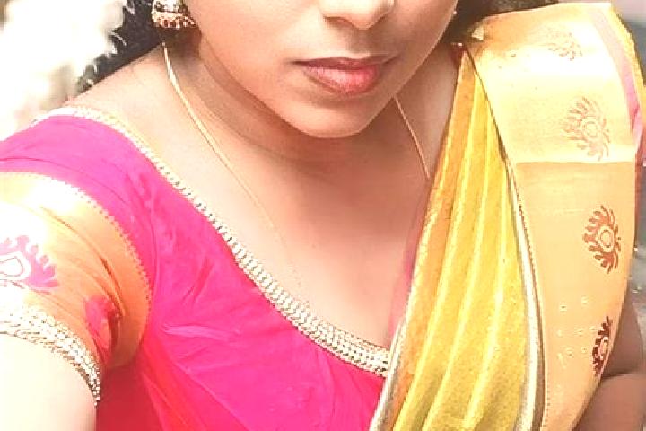 Escorts Kheralu, India — Local Companions