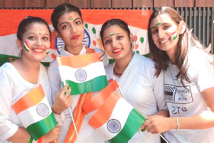 Escorts Khilchian, India — Local Companions