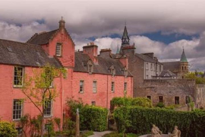Escorts Kinghorn, United Kingdom — Local Companions