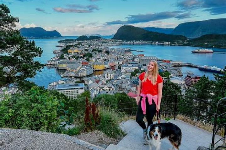 Escorts Kjollefjord, Norway — Local Companions