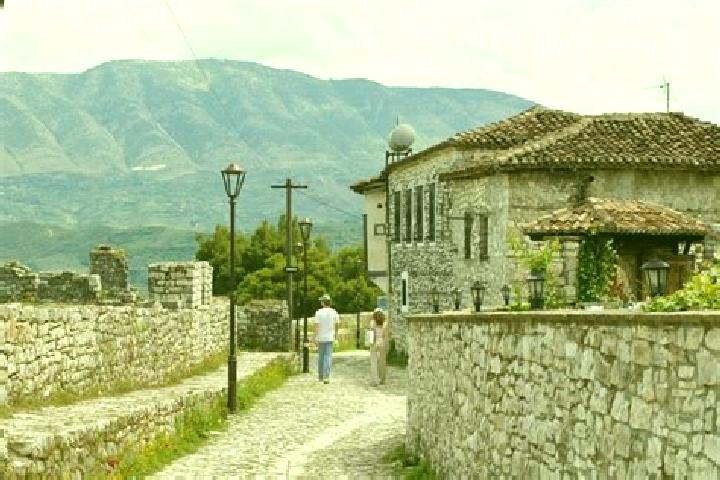 Escorts Konizbalte, Albania — Local Companions