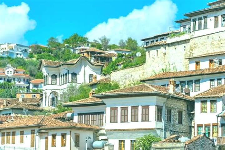 Escorts Koplik, Albania — Local Companions
