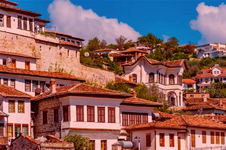 Escorts Kopliku i Siperm, Albania — Local Companions