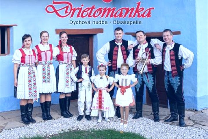 Escorts Kovalov, Slovakia — Local Companions