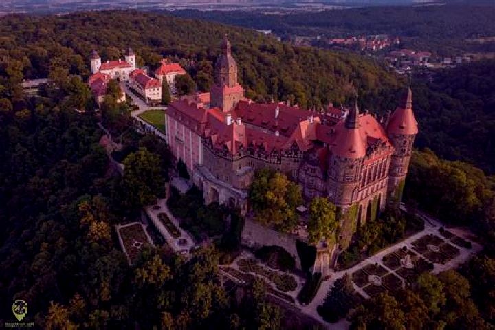 Escorts Ksiaz Wielki, Poland — Local Companions