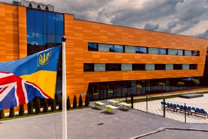 Escorts Ksiaznice, Poland — Local Companions
