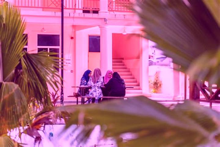 Escorts Kulhudhuffushi, Maldives — Local Companions