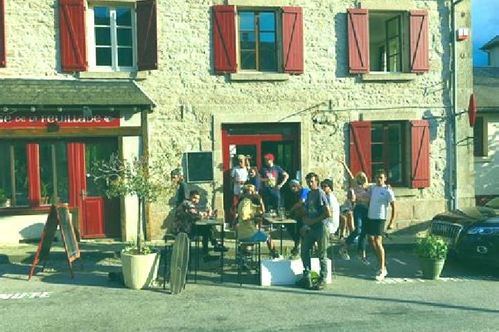 Escorts La Feuillade, France — Local Companions