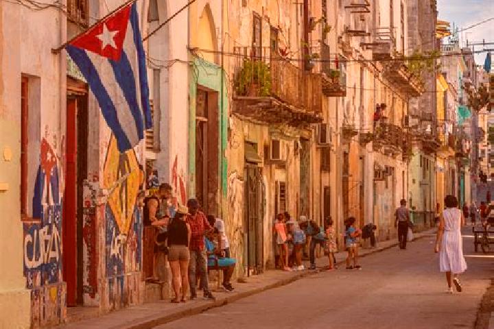 Escorts La Maquina, Cuba — Local Companions