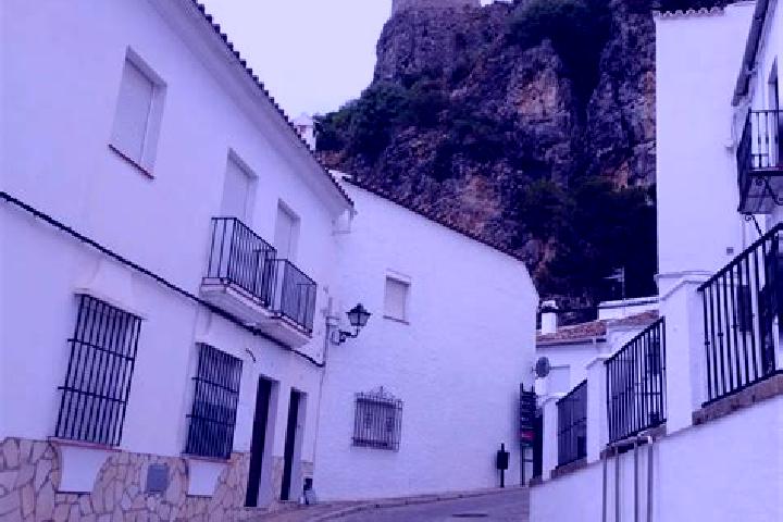 Escorts La Roca de la Sierra, Spain — Local Companions
