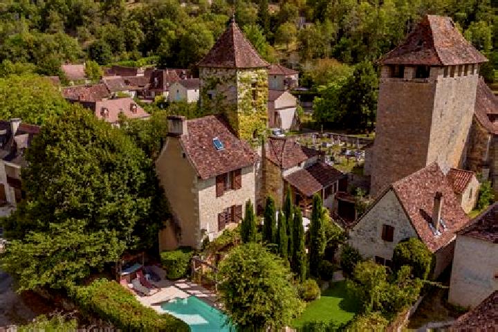 Escorts Labastide-Murat, France — Local Companions