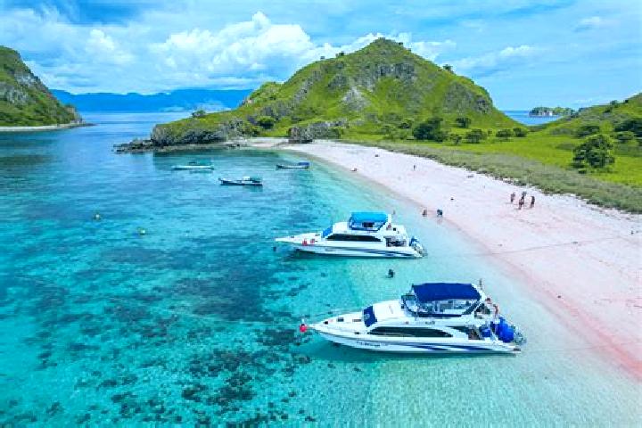 Escorts Labuhan, Indonesia — Local Companions