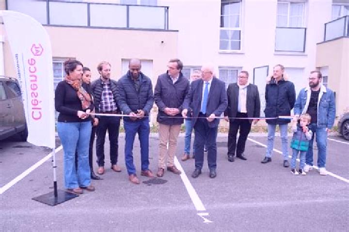 Escorts Lacroix-Saint-Ouen, France — Local Companions